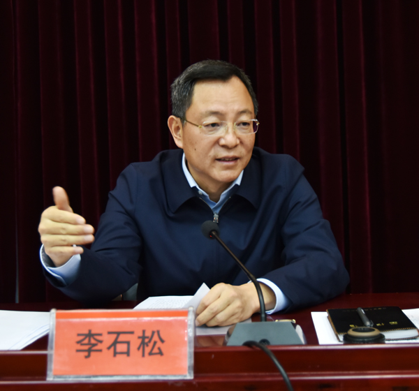 李石松到我校作形势政策报告