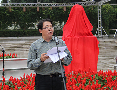 杰出校友桂涛声雕像在我校落成