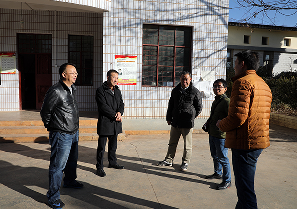 学校看望慰问会泽县驻村扶贫工作队员及顶岗实习学生