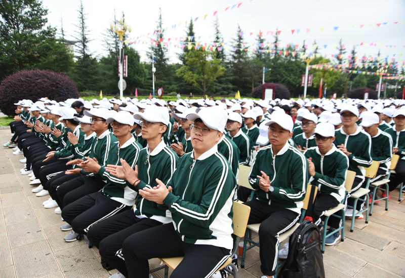 曲靖师范学院校服图片