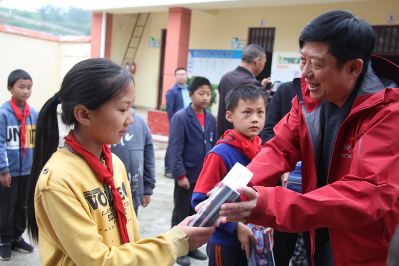 会泽县五星中学校长图片