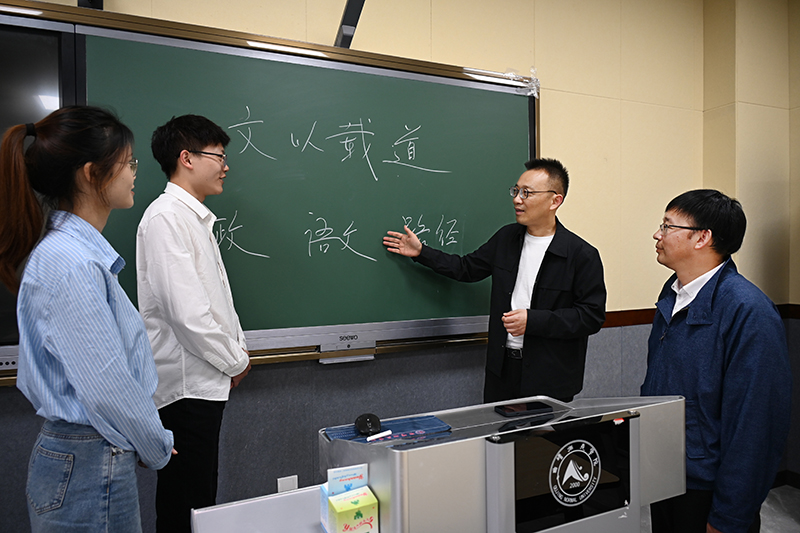 指导师生.jpg