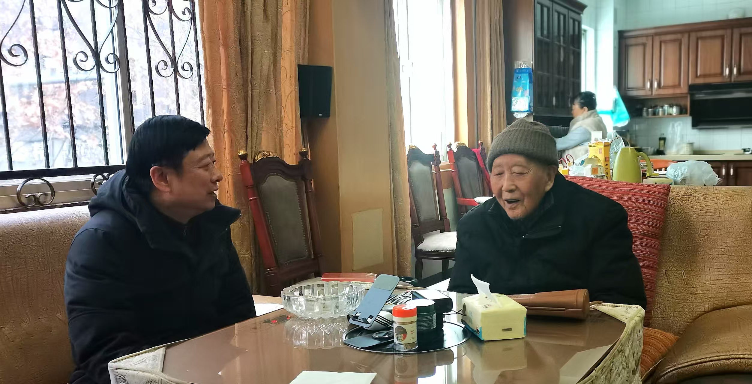 校长走访慰问2.jpg 校长走访慰问2.jpg