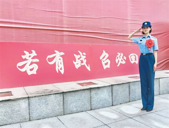 F:\2020下半年新闻(三)\退役学生田霞:戎装之下,本色不改\新建文件夹\1.jpg